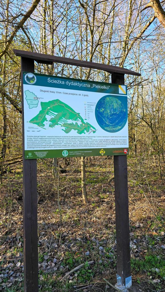 Początek trasy w Wąwozie Skrzypowym – cicho, zielono, spokojnie