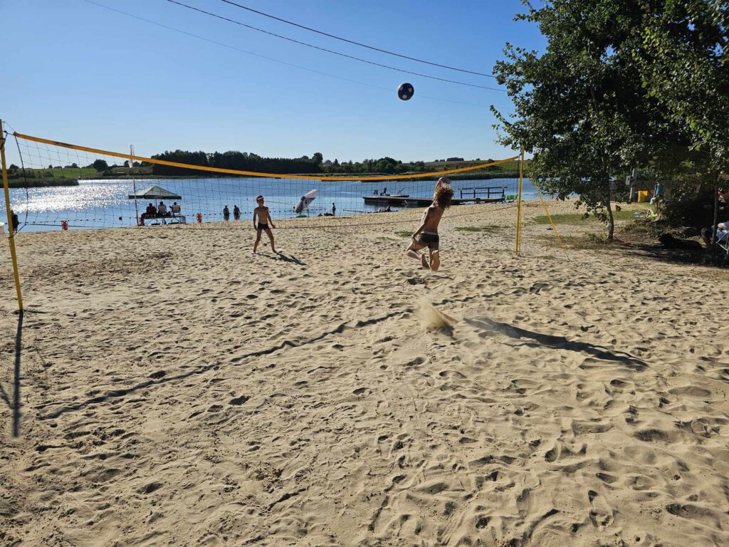 Plaża nad jeziorem w Kulikowie