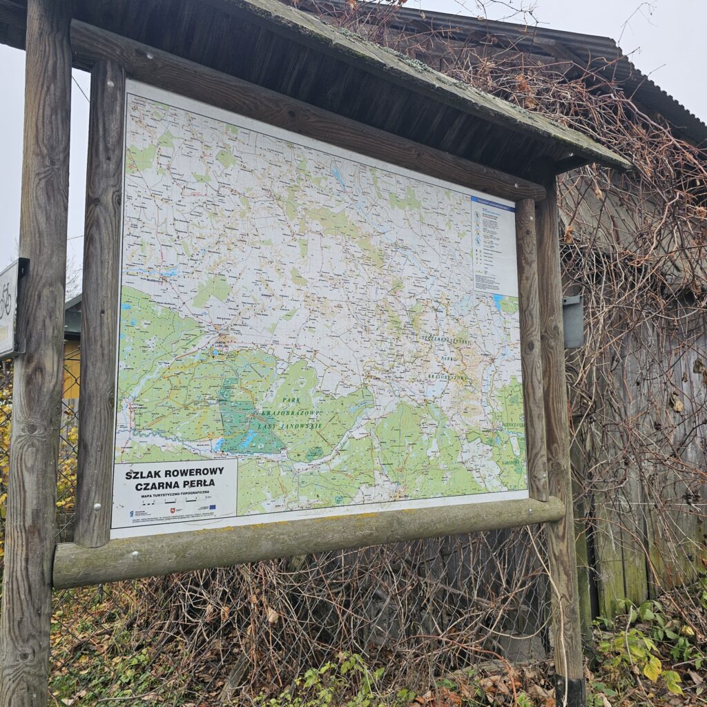 Rajd pieszy Szczebrzeszyn – jesienne liście i leśna droga