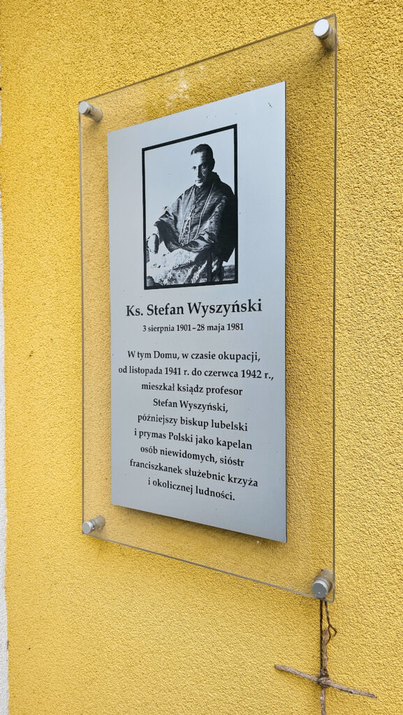 Tablica upamiętniająca Stefana Wyszyńskiego
